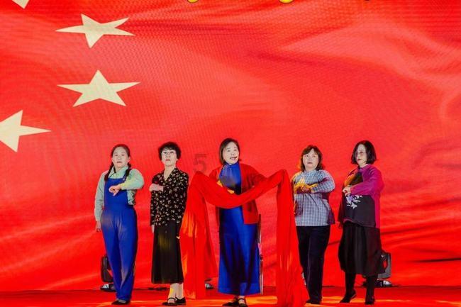 1月26日（报道），男子开车与女同伴嬉戏打闹，车辆偏离车道撞向三轮车，致三轮车驾驶员当场死亡